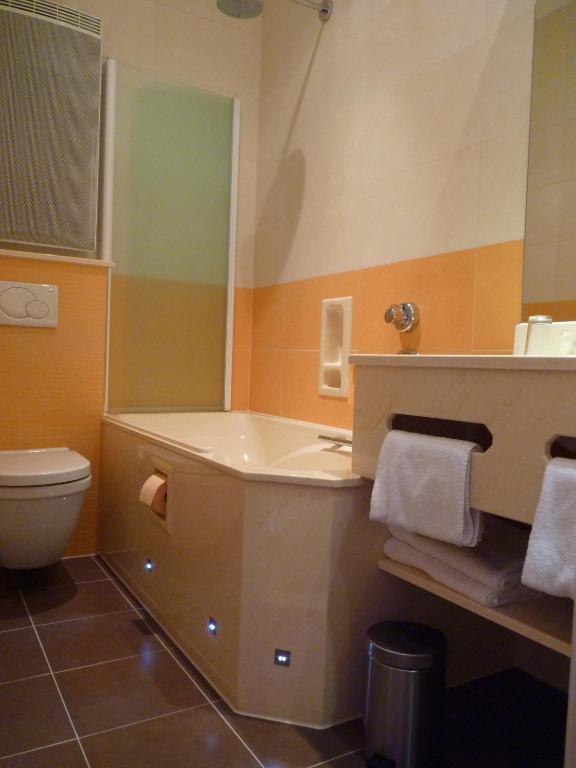 Les Tilleuls Hotel Jupille Esterno foto