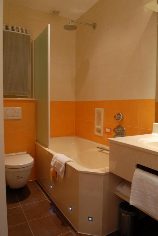 Les Tilleuls Hotel Jupille Esterno foto