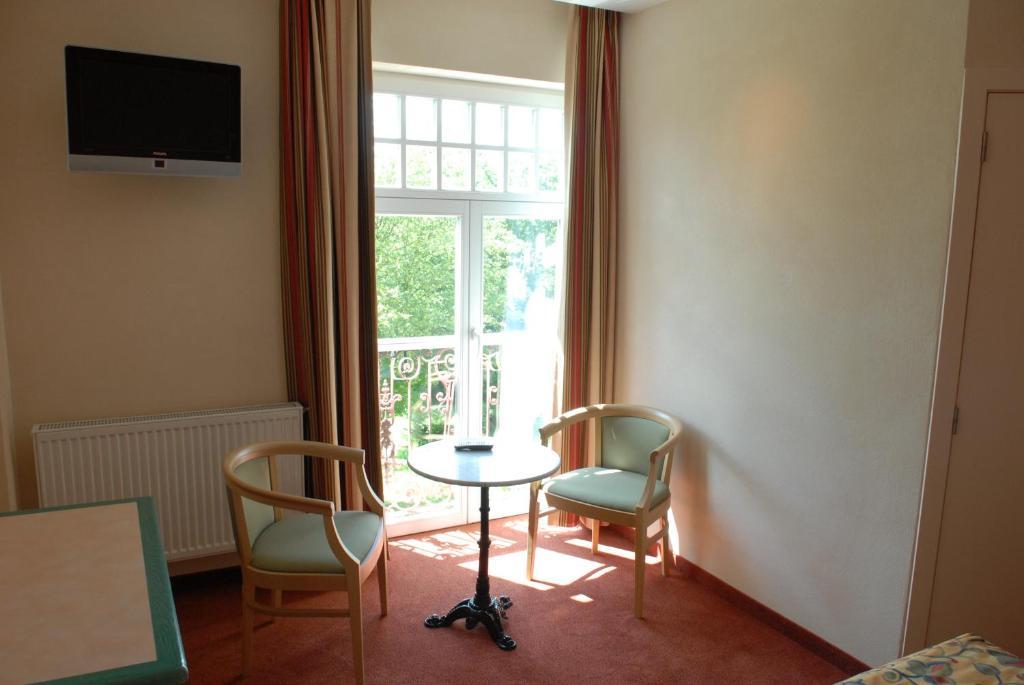 Les Tilleuls Hotel Jupille Esterno foto