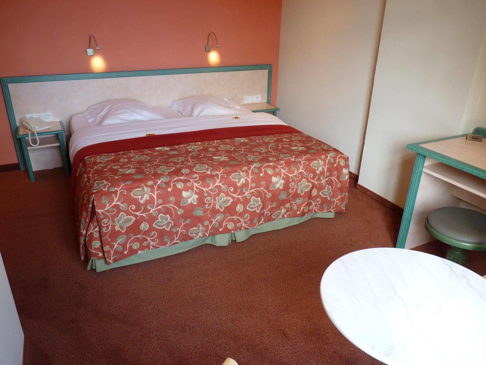 Les Tilleuls Hotel Jupille Esterno foto